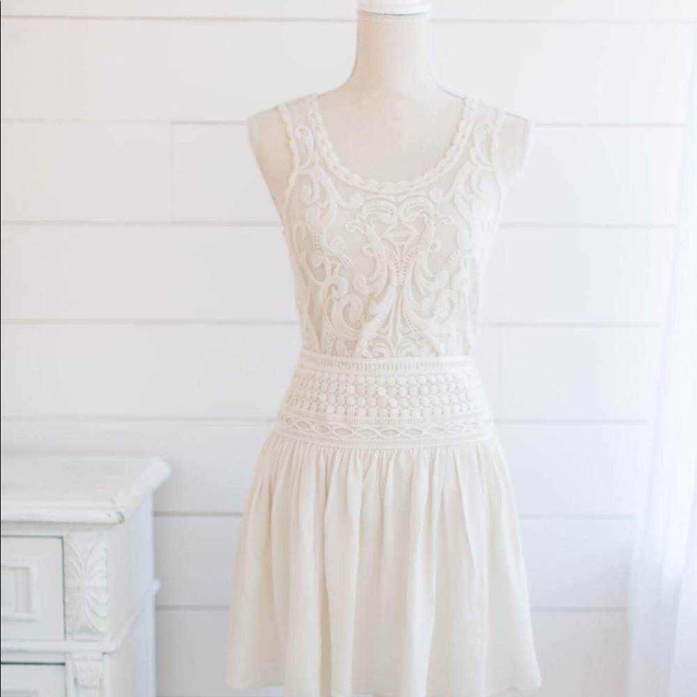 Express Lace Tank - Picture 3 of 5